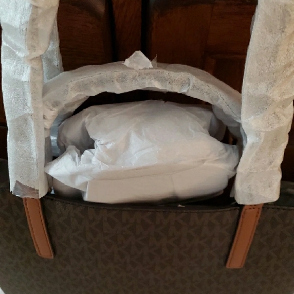 Michael Kors large Kelli tote, bag NWT - Picture 8 of 11